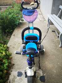 Детска количка на малко дете