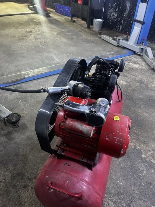 Продам компресср 120л.