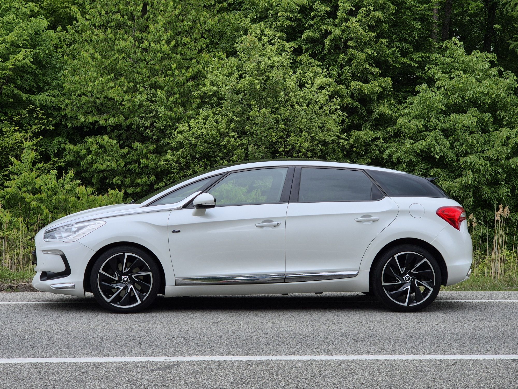 Citroën Ds5 hybrid 2.0 Hdi 4×4 Keyless Lane Assist Panoramic