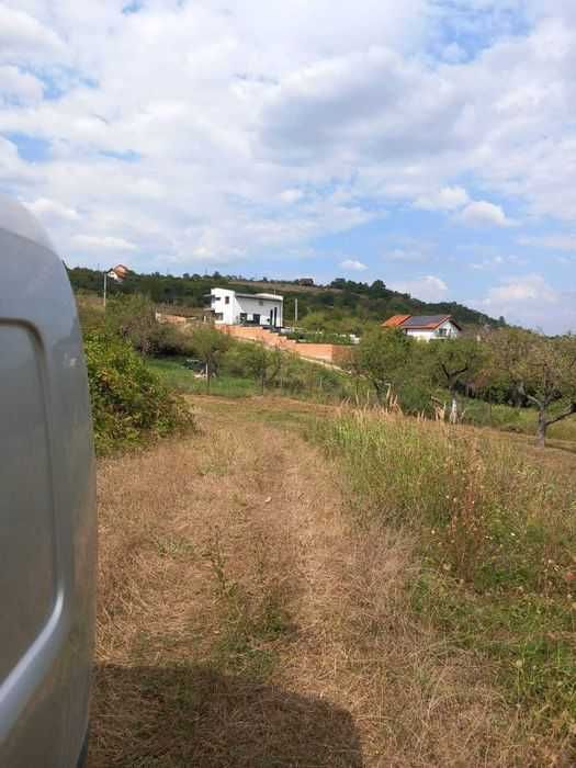 Teren intravilan ⁸de vanzare