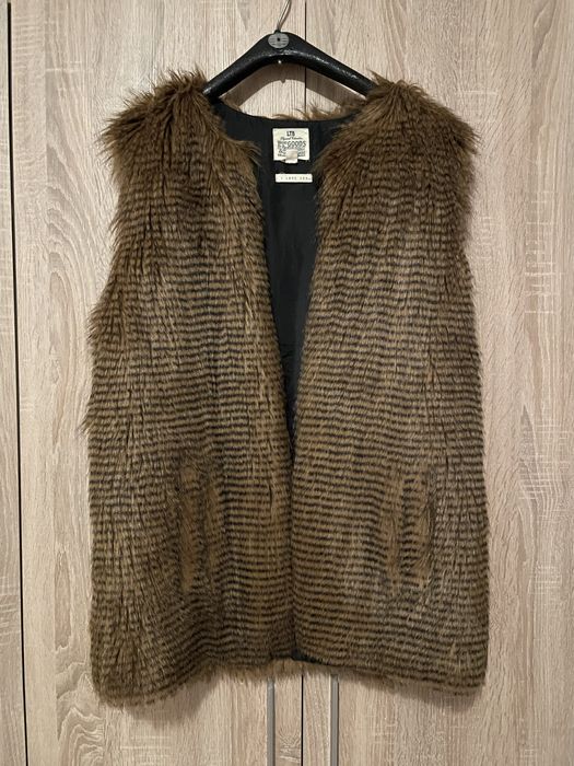 Vesta blana artificiala cu buzunare, marimea S-M