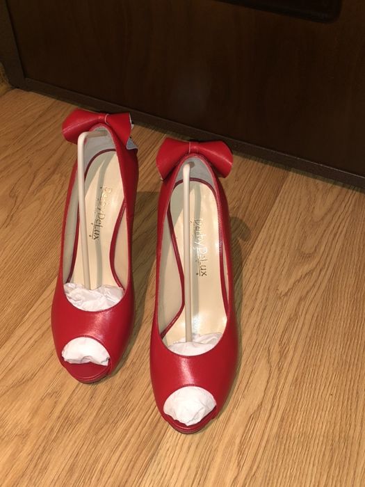 NOU- Pantofi dama,piele naturală, model deosebit, mărimea 39