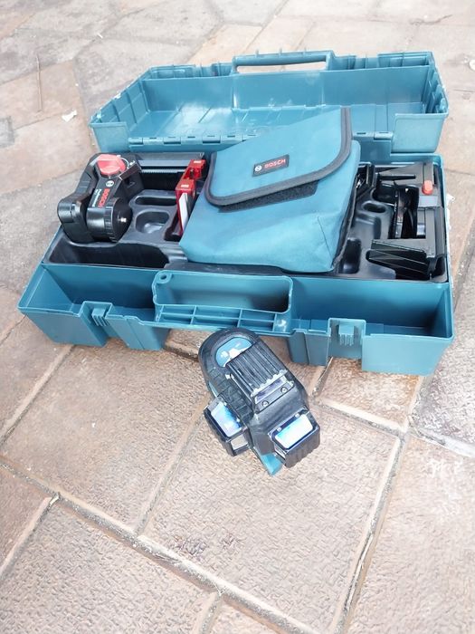 Laser BOSCH GLL 3-80  ca și nou cu 16 linii