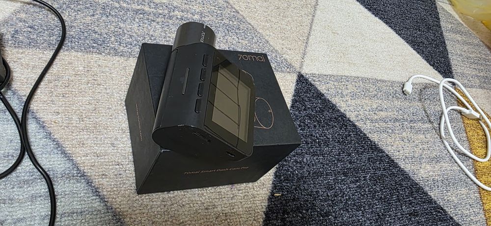 Продам видеорегистратор 70mai dash cam