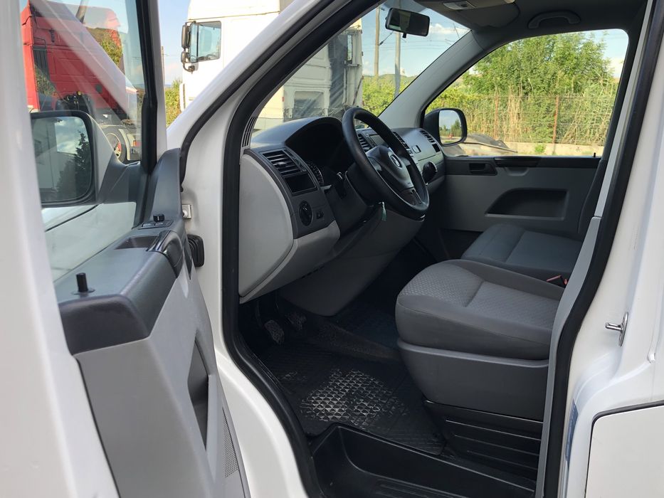 VW Transporter T5 9locuri an 2012 motor 2.0tdi 102cp clima navigatie