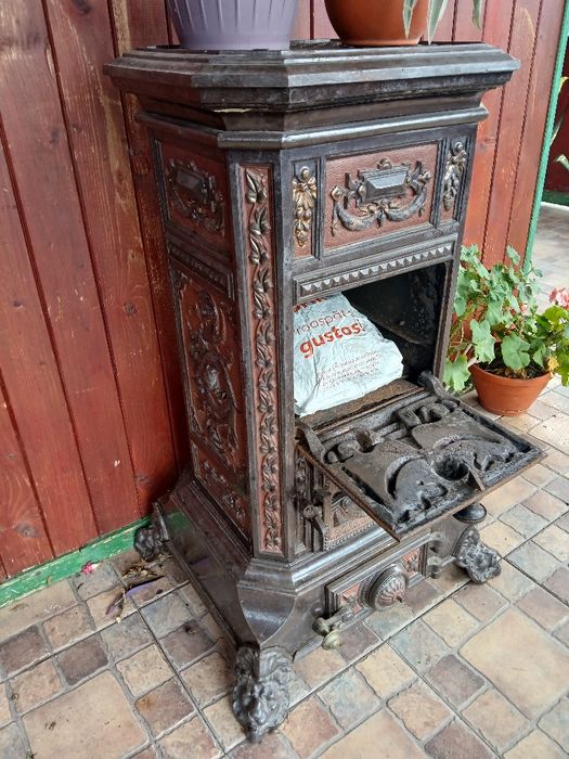 Godin fonta adus din Franta