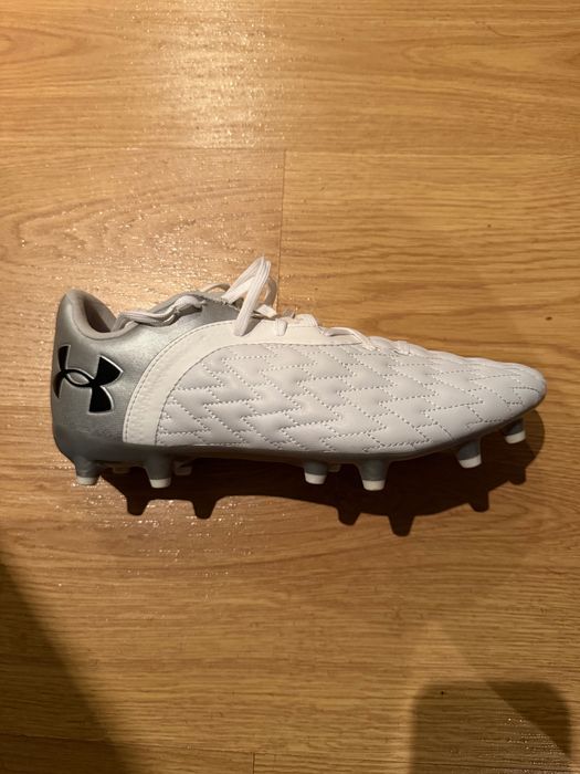 Чисто нови футболни обувки Under Armour номер 43
