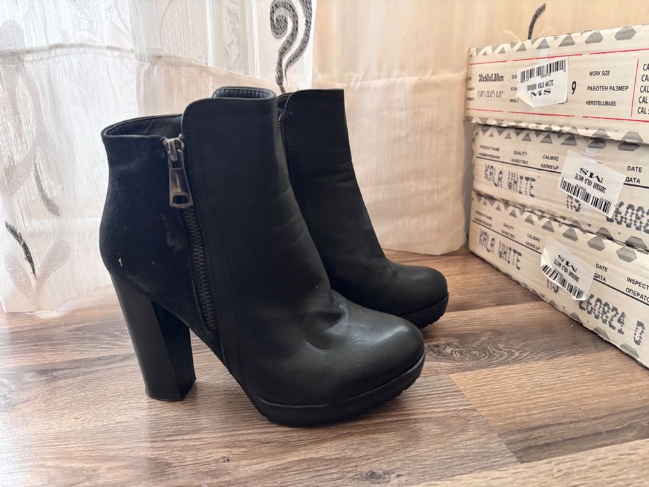 Обувки чисто нови