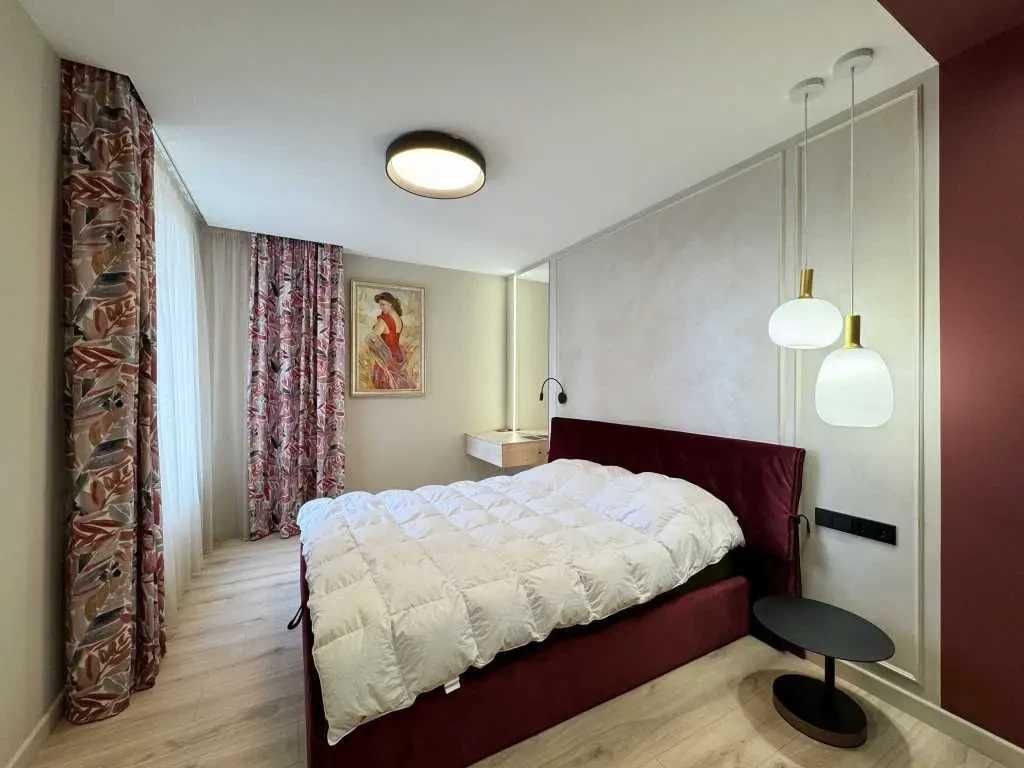 Дава се под наем Тристаен апартамент в София, Център - 90 кв.м за 561 € - Снимка #2