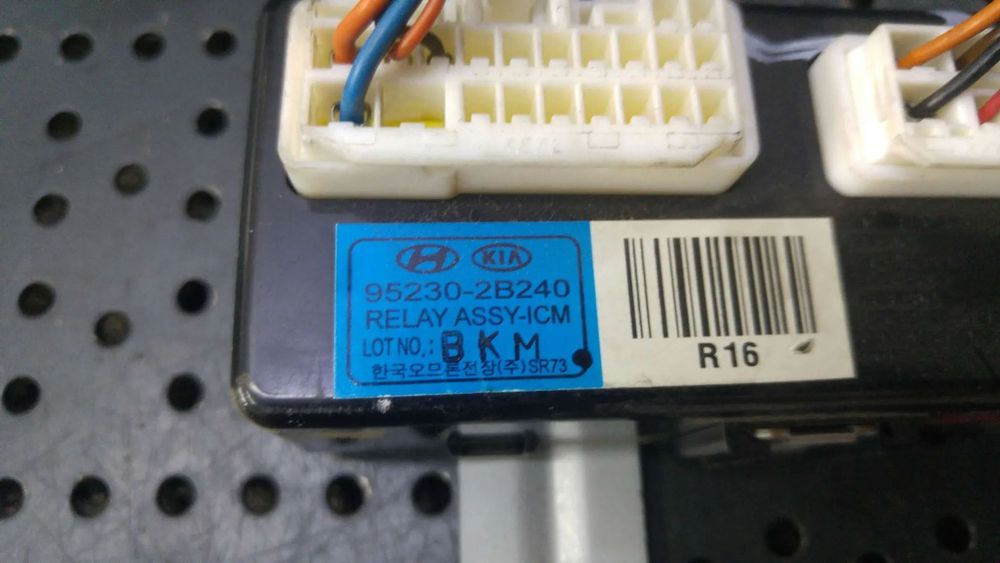 Releu hyundai santa fe 2 cm 952302b240