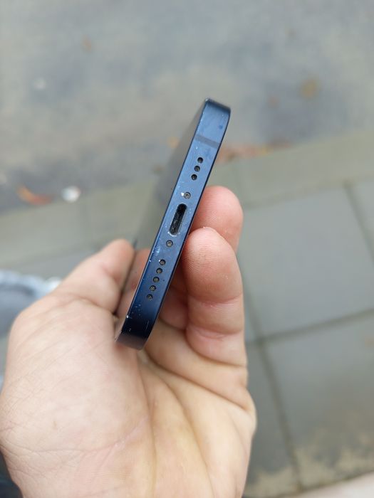 Vând iPhone 12     .