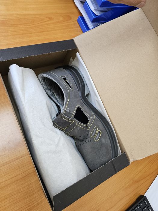 Pantofi securitate nr 42 și 45