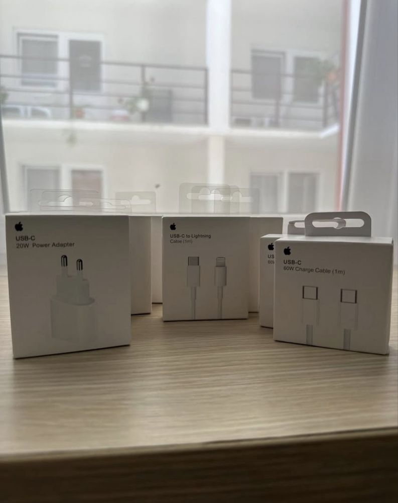 Incarcatoare iPhone noi sigilate 20W/ huse / folii