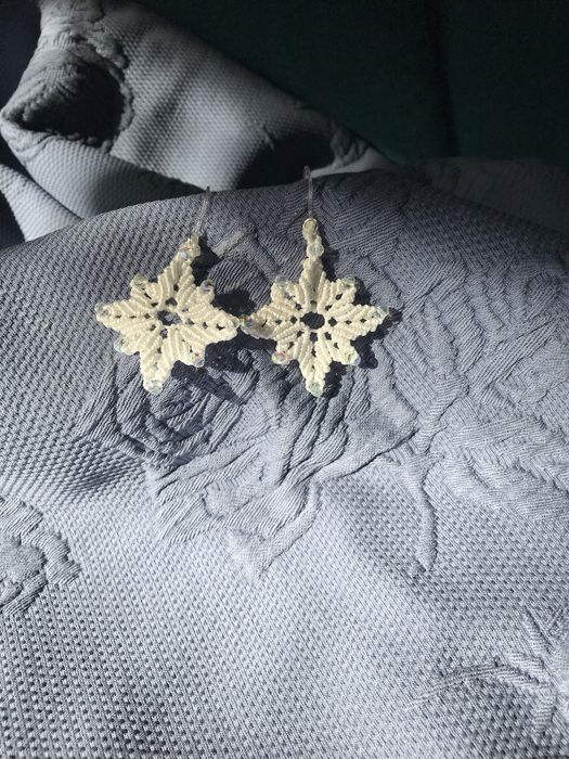 Cercei “Fulgi de nea”, macrame
