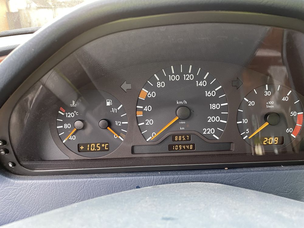 Dezmembrez Mercedes w202 c250td 109.000km