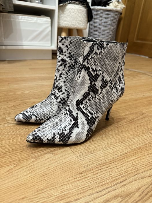 Botine print sarpe