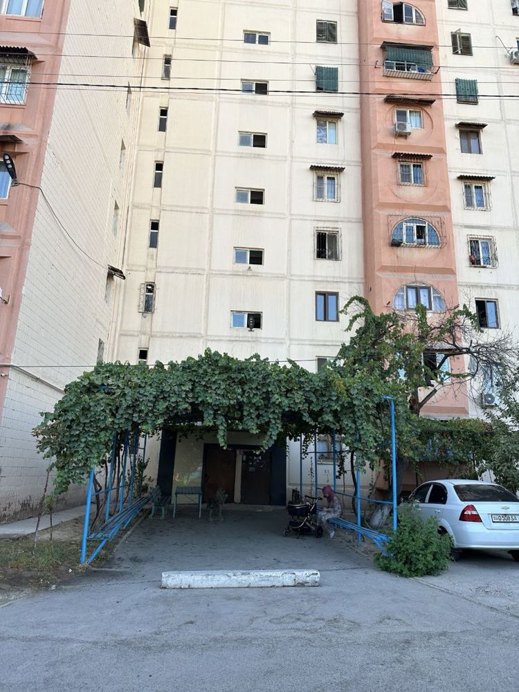 Срочно сотилади квартира куйлик поликлинкани торисдеги дом 2 ком 58 кв