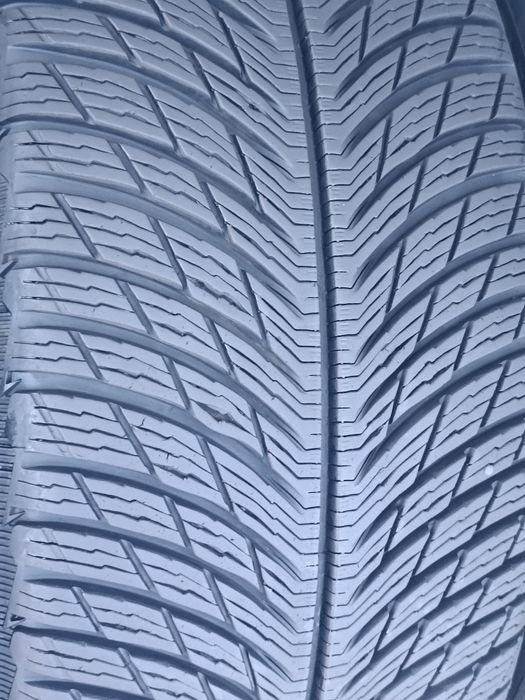235/55/18 Michelin