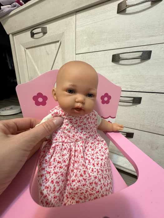 Papusa fetita Petit Gorda, cu hainute rosii, Antonio Juan