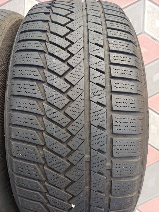 Vand 4 anvelope de iarna 235 55 r17 CONTINENTAL