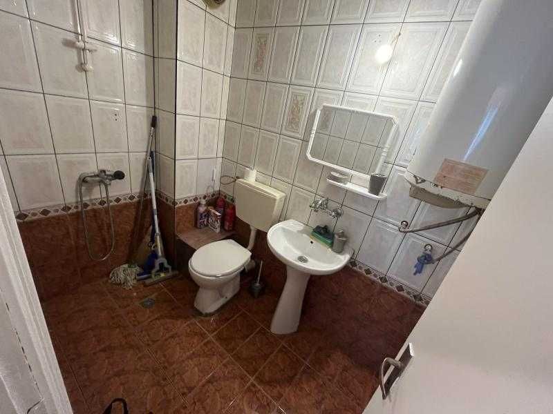 Дава се под наем Двустаен апартамент в Бургас, Център - 55 кв.м за 306 € - Снимка #3