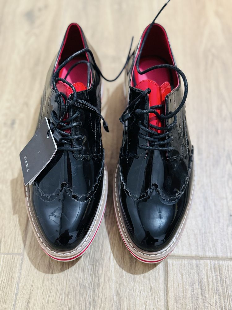 Не са обувани нито веднъж. Zara