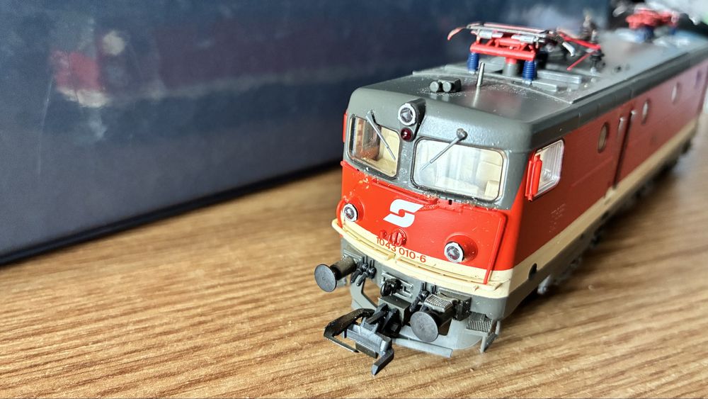 Lcomotiva Roco OBB 1043 CFR 040 HO