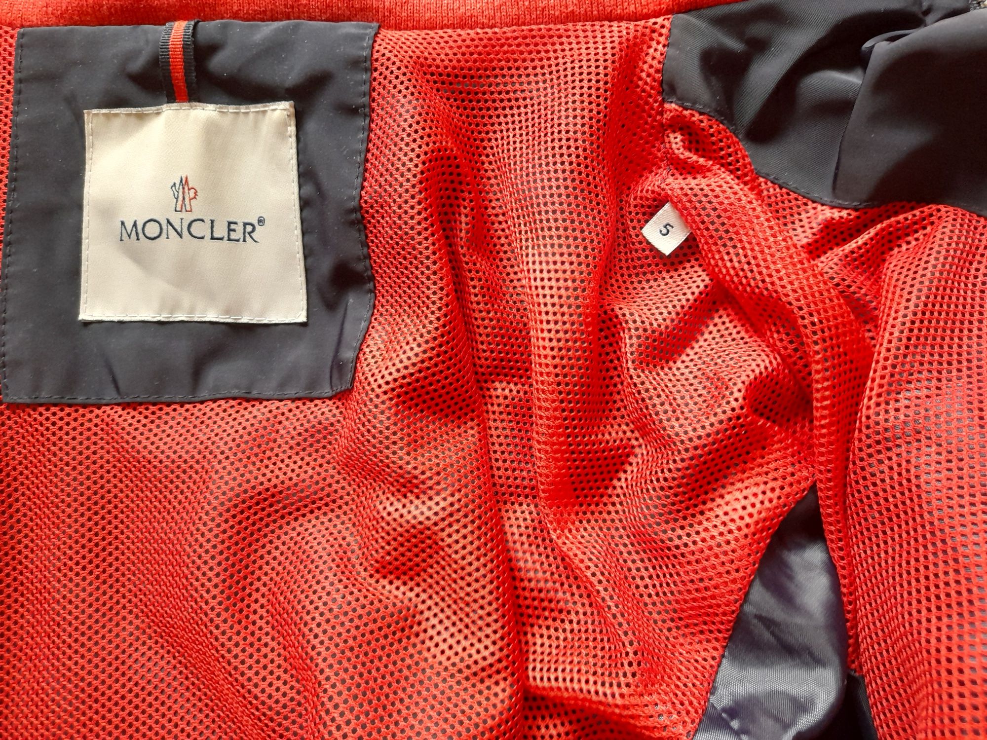 MONCLER мъжко яке M размер.