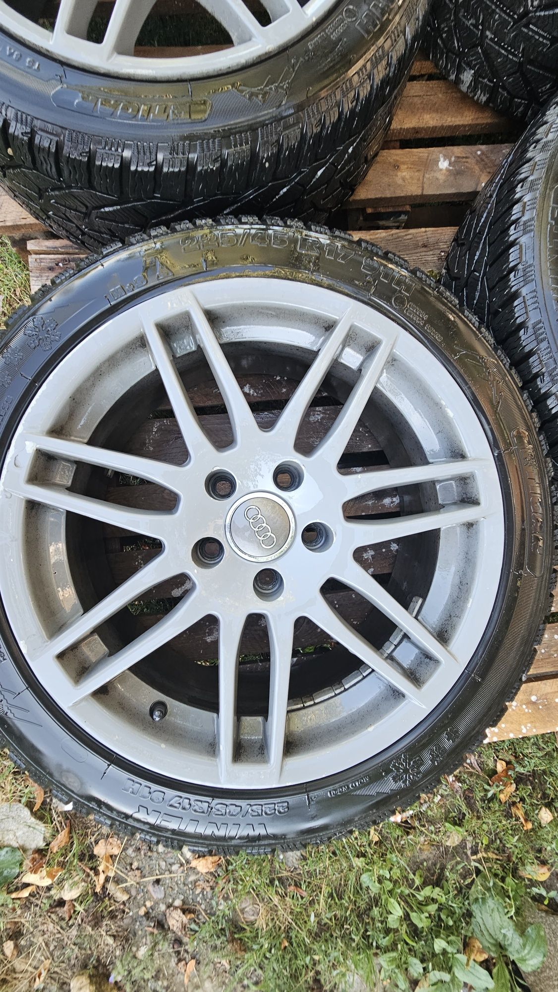 Vând jante originale Audi cu cauciucuri noi 225/45/R17