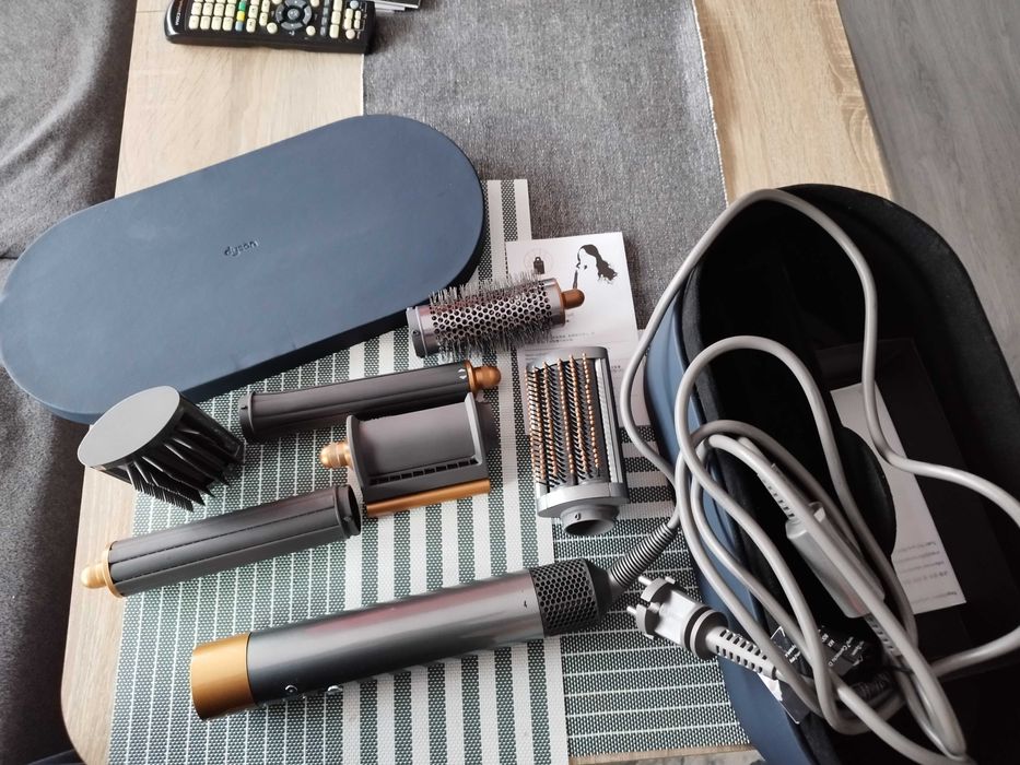 DYSON мултифункционална маша за коса 1300w