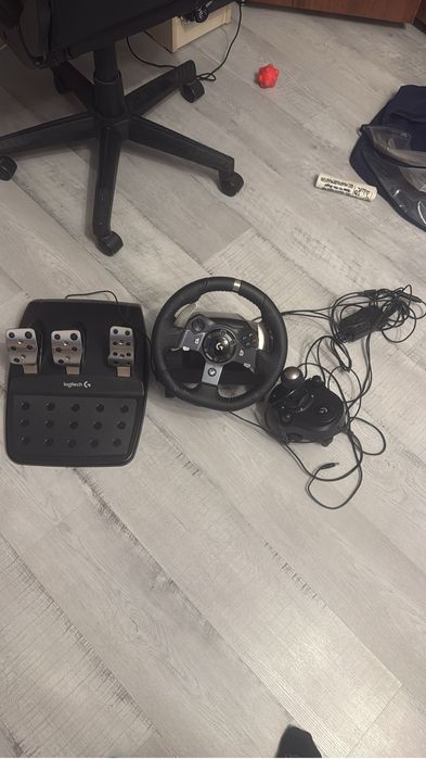 Volan Gaming G920 (pedale si schimbator)