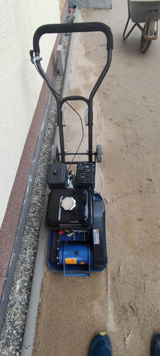 Închiriez placa compactoare