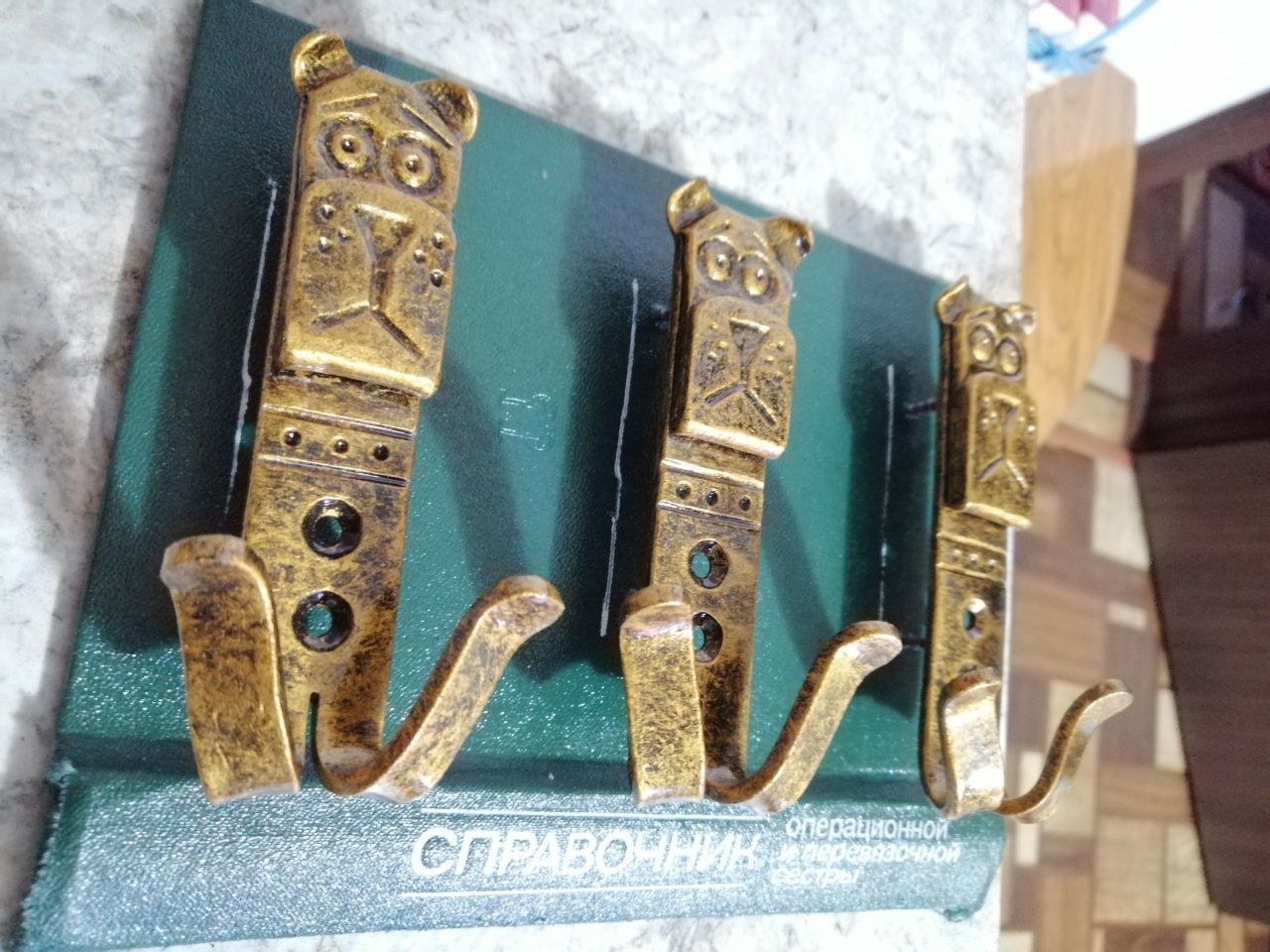 Крючки для прихожей