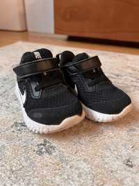 Nike Kids Revolution детски маратонки с велкро, размер eur. 19,5