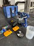 Pistol vopsit zugravit Graco Ultramax cu baterii acumulator Dewalt
