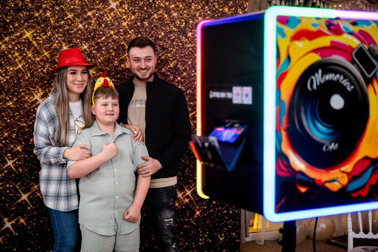 Cabina Foto/Photobooth  Memories Art – Distracție Instantanee & Aminti