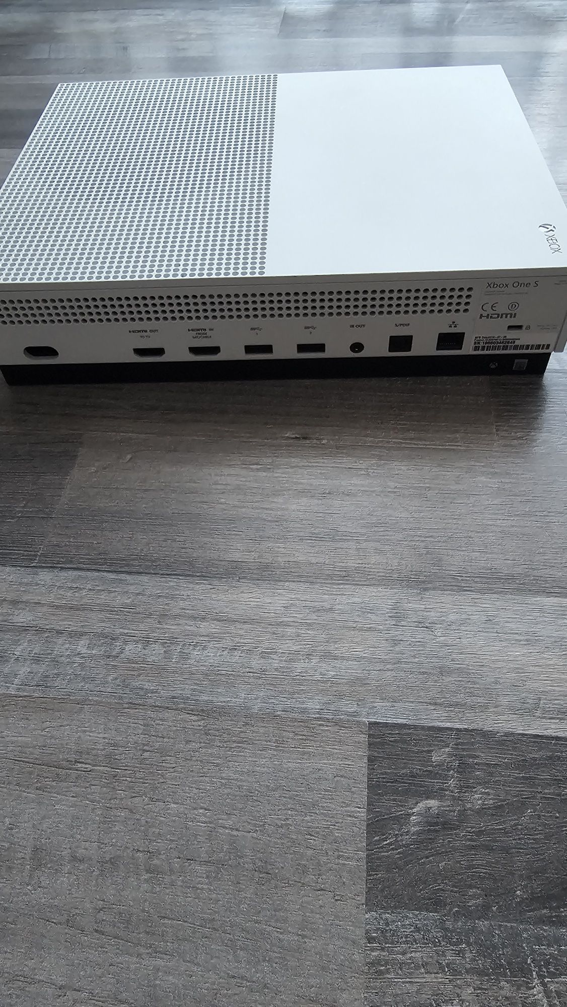 Xbox One S + 2 manete joystick-uri 500 gb Memorie!!!