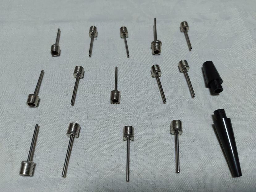 Ace metalice, marime universala, pentru umflat mingi de sport