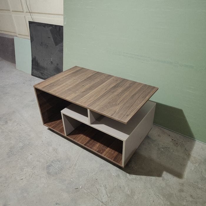 Журнальный столик в стиле хай-тек