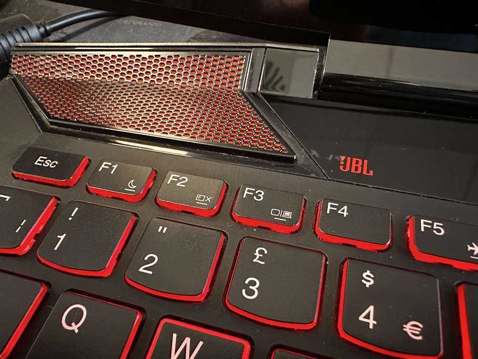 Laptop gaming Lenovo Y700-15ISK - i7 x8- 16 GB RAM, GPU 4GB, SSD + HDD