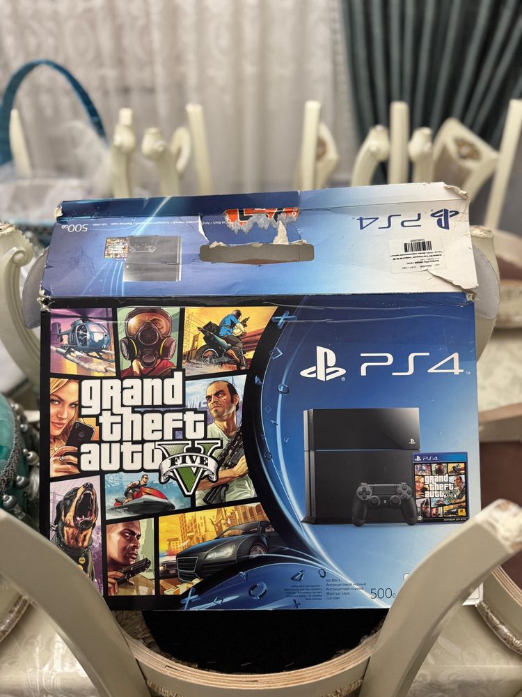PlayStation 4 в хорошем состояние