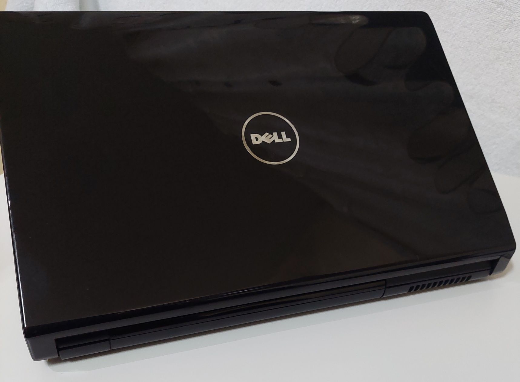 Продавам Лаптоп Dell Studio 1555