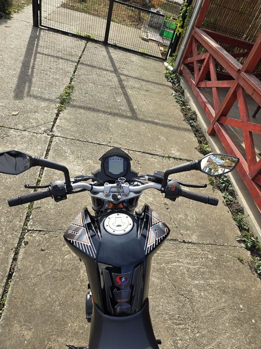 Motocicleta KTM Duke 390 2016