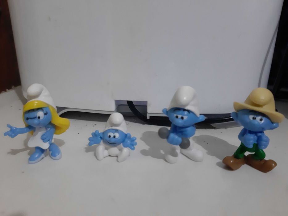 Lot / set strumfi la un pret accesibil  - pret pentru toti