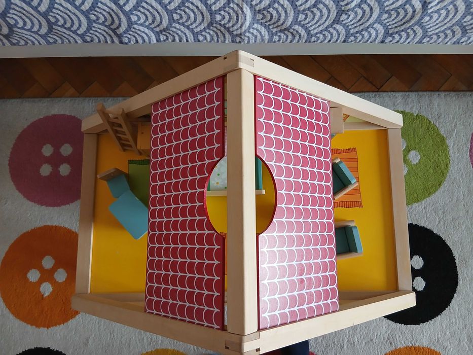 Двуетажна къща за кукли