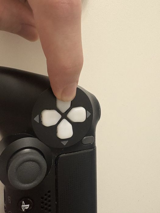 PS4 Dualshock, с раздельной крестовиной