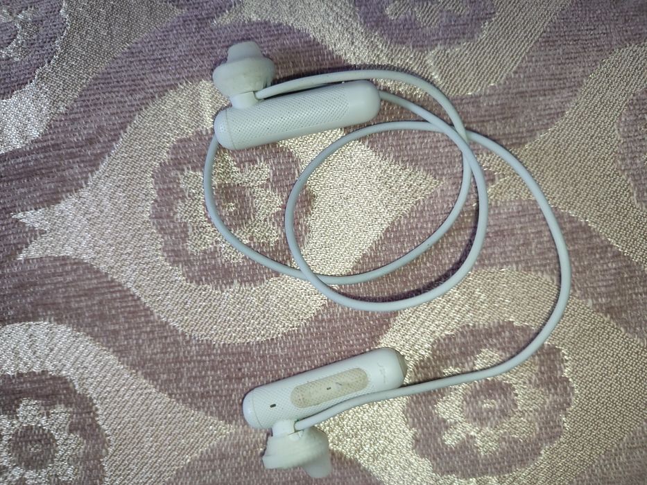 Продам беспроводные наушники SONY