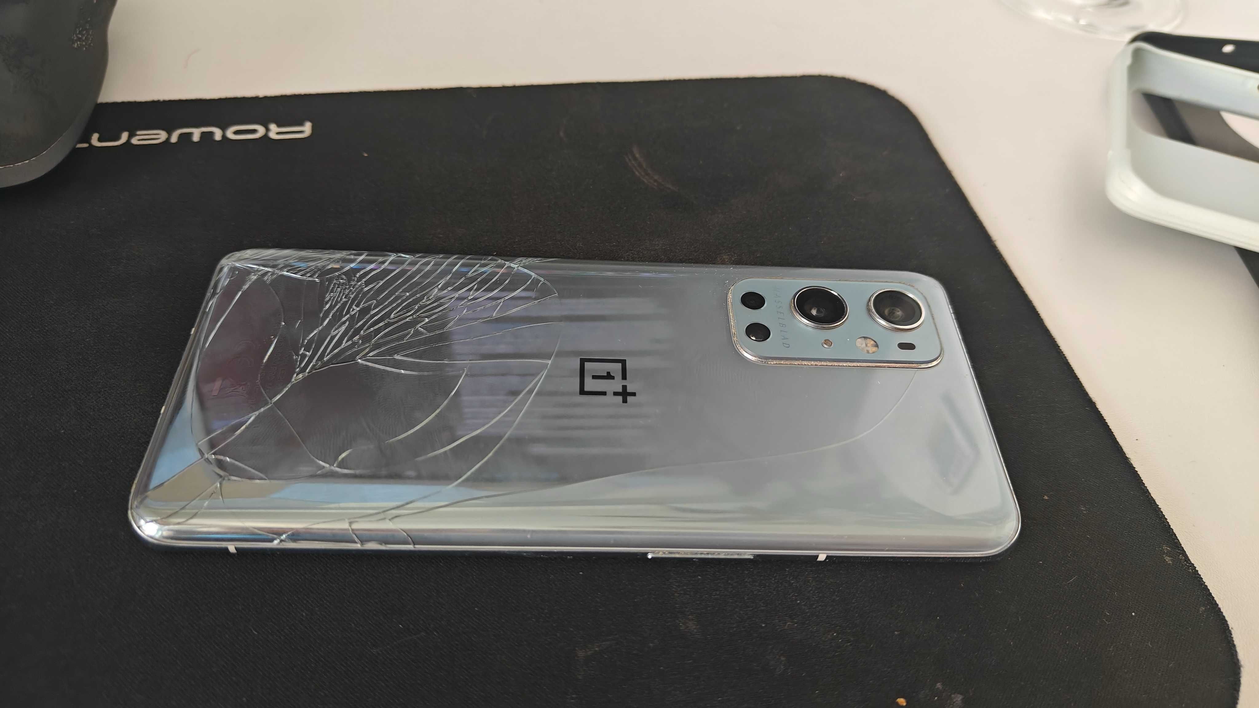 Смартфон OnePlus 9 Pro - работи, спукан екран и гръб