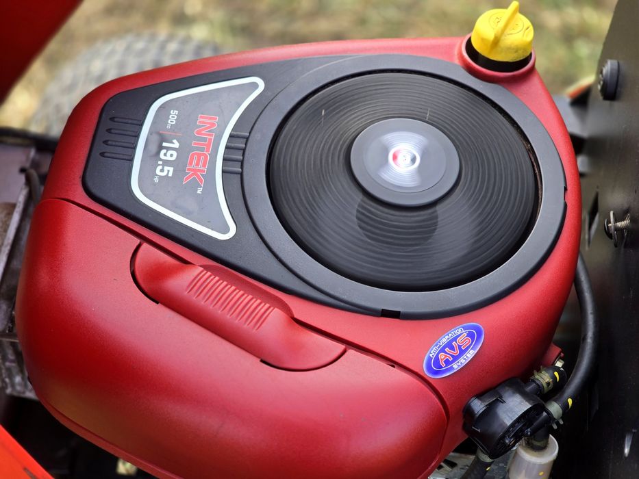 Tractoras gazon iarba Prof 2 cutite Iseki 19.5 cp Briggs and Stratton!