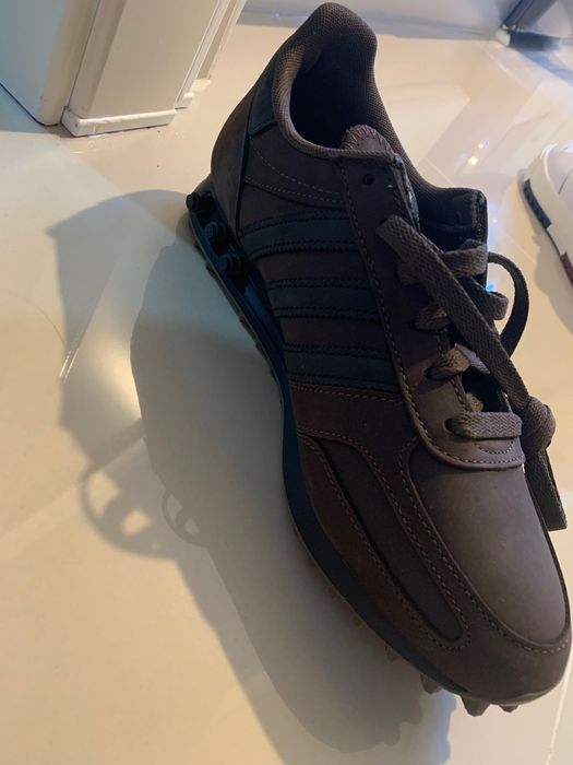 Adidași noi de vânzare!